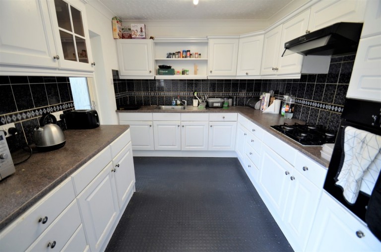 Larchwood Drive, Englefield Green