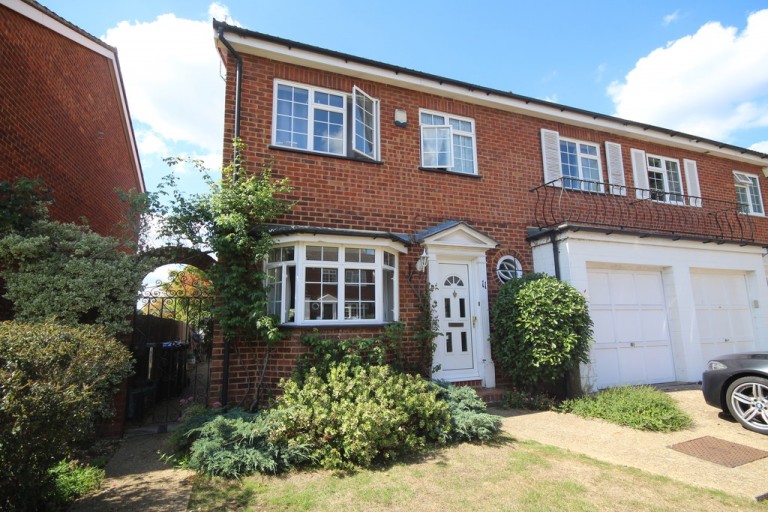 Moorfields Close, Staines