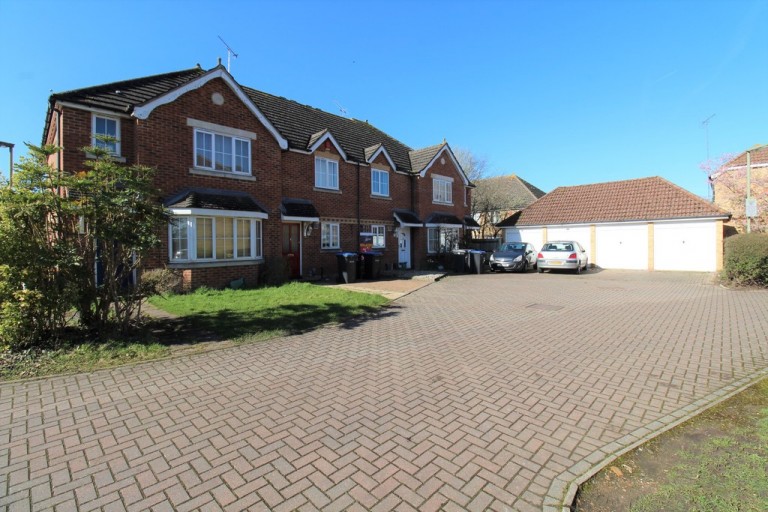 Nightingale Shott, Egham