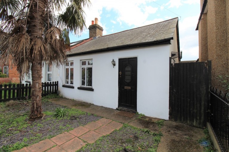 Bond Street, Englefield Green