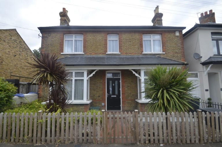 Queens Road, Feltham