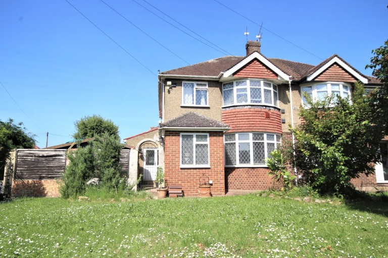 Oaks Road, Stanwell Village