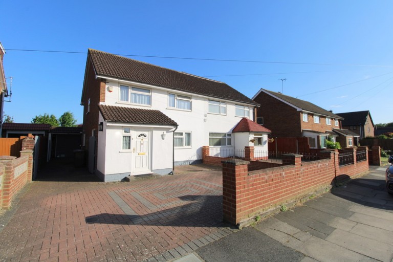 Comet Road, Stanwell, Staines-upon-Thames