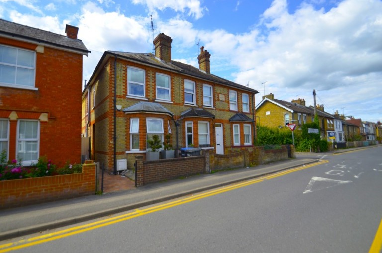Hummer Road, Egham