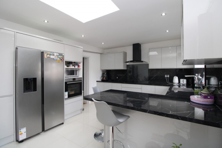 Wrens Avenue, Ashford