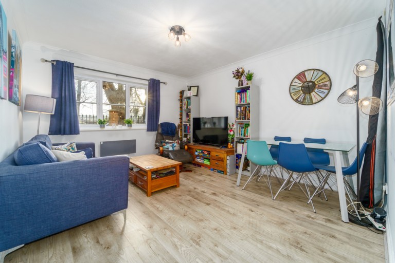 Avenue Road, Staines-upon-Thames