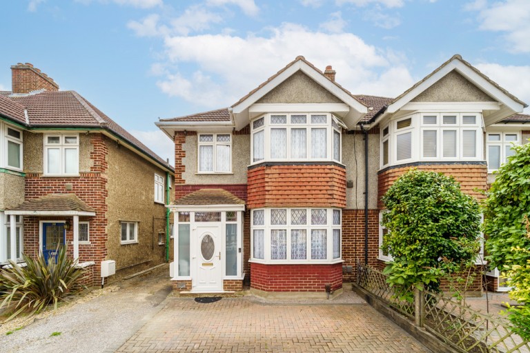 Carlton Avenue, Feltham