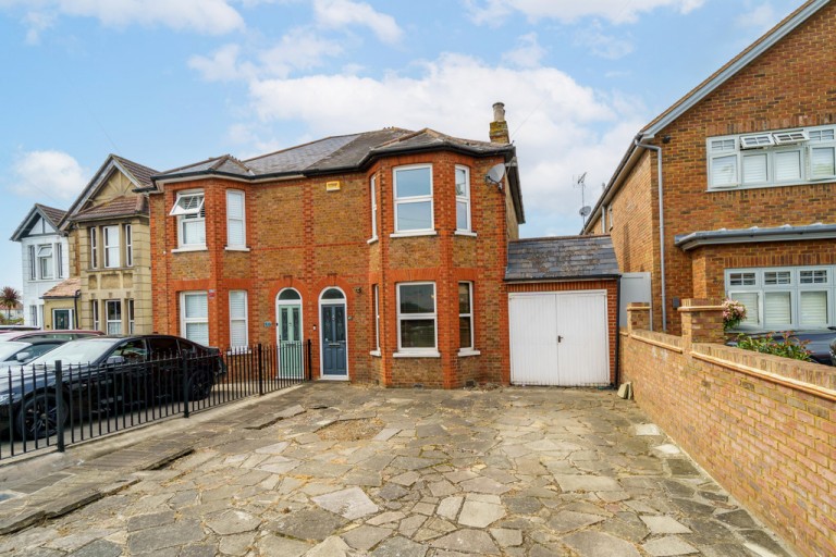 Chertsey Road, Ashford