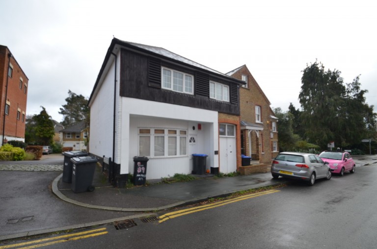 Harvest Road, Englefield Green