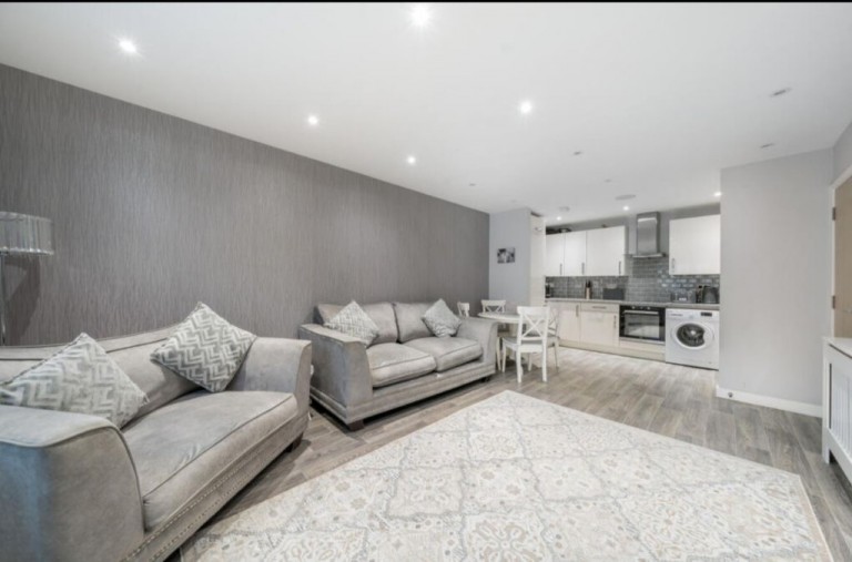 Perendale Drive, Shepperton
