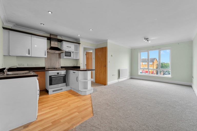 Blackthorne Court, Staines Road West