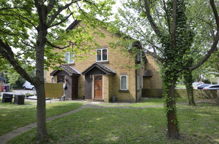Albany Park, Slough