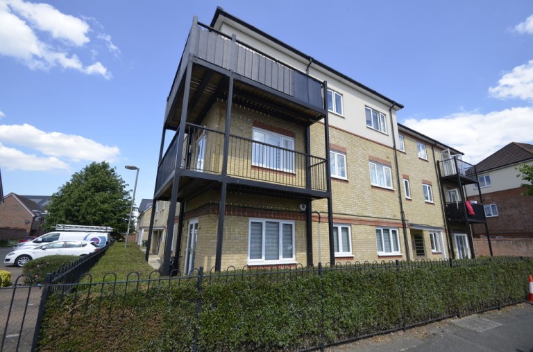 Holywell Way, Staines-upon-Thames