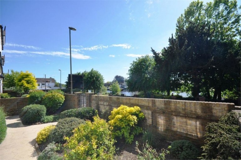 Laleham Road, Staines-upon-Thames