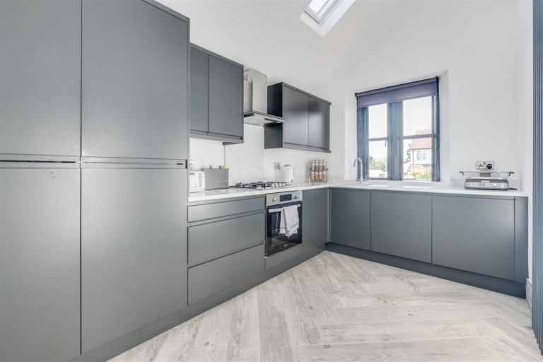 Hazel Grove, Staines-upon-Thames
