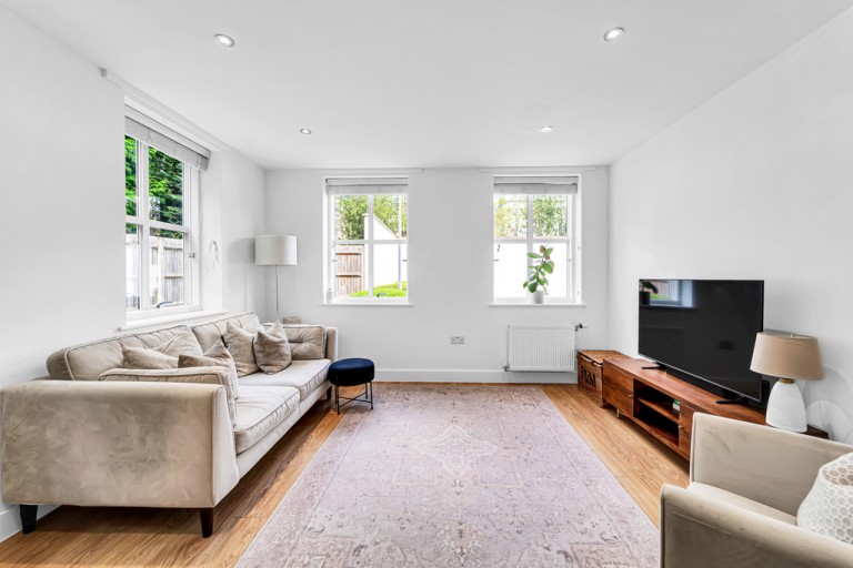 Great Charta Close, Englefield Green, Egham