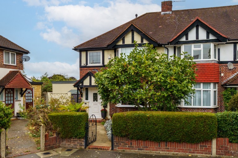 Heathcroft Avenue, Sunbury-on-Thames