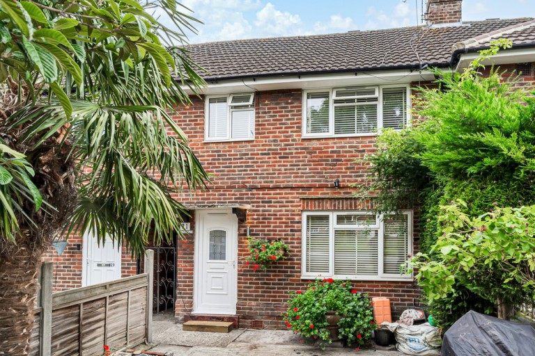 Roundway, Egham