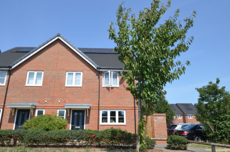 Holywell Way, Staines-upon-Thames