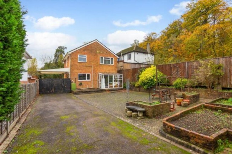 Trumpsgreen Road, Virginia Water