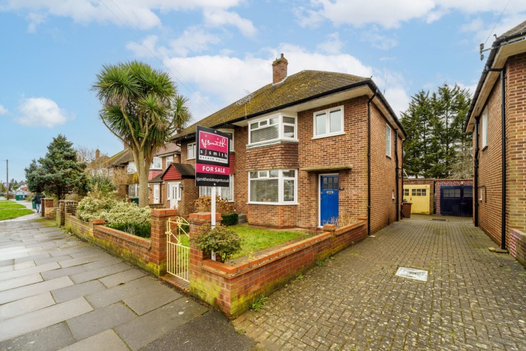 Heathcroft Avenue, Sunbury-on-Thames