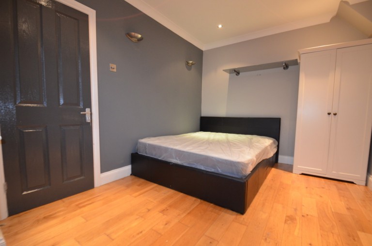 Spelthorne Lane, Ashford