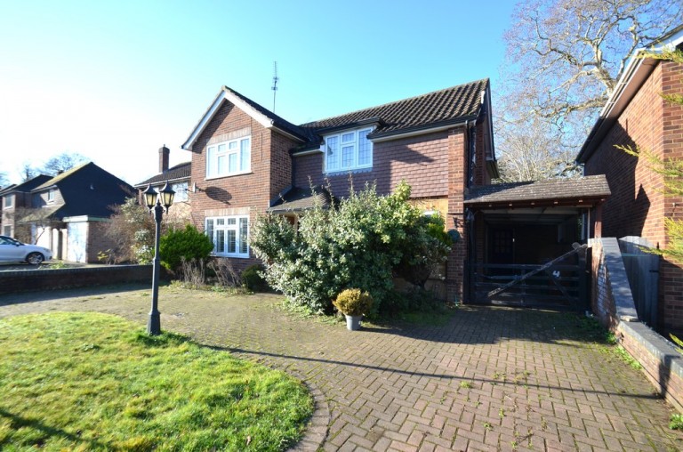 Sandalwood Avenue, Chertsey