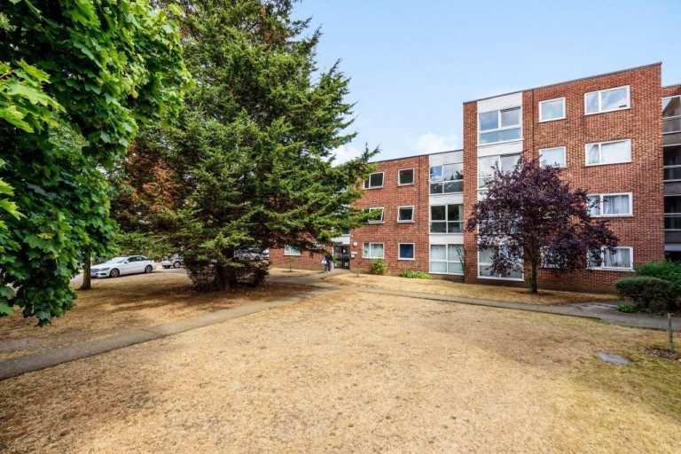 Staines Road West, Sunbury-on-Thames