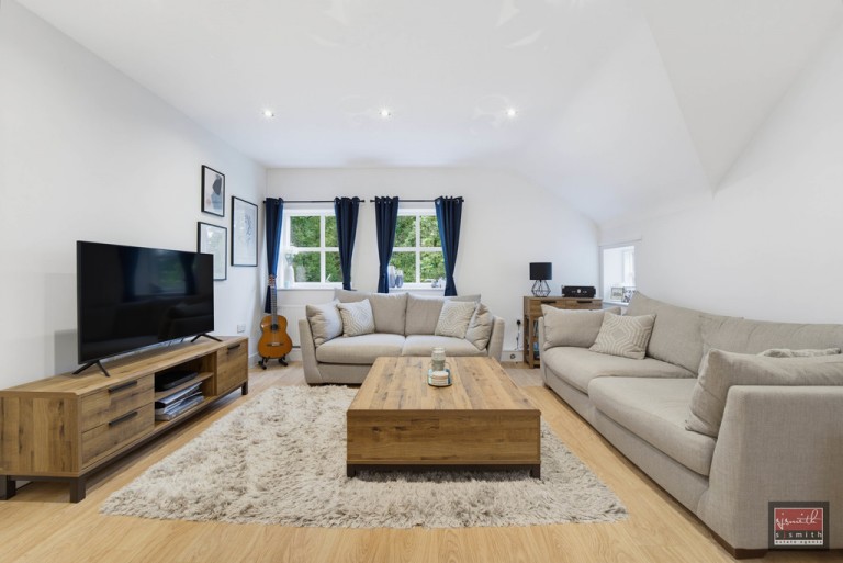 Great Charta Close, Englefield Green, Surrey TW20