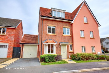 Walsingham Drive, Daventry, NN11 2LE