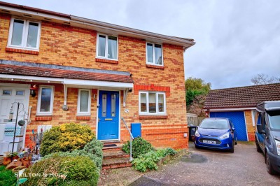 View full details for Elder Drive, Daventry, NN11 0XE