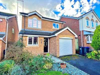 View full details for Burton Close, Daventry, NN11 0TX