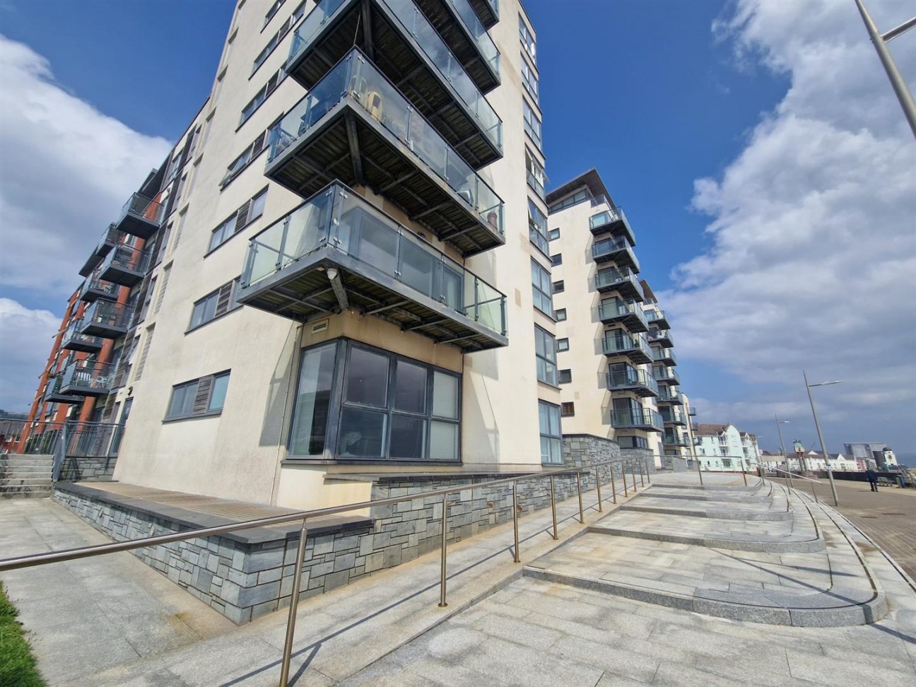 17 The BayMeridian WharfMarinaSwansea