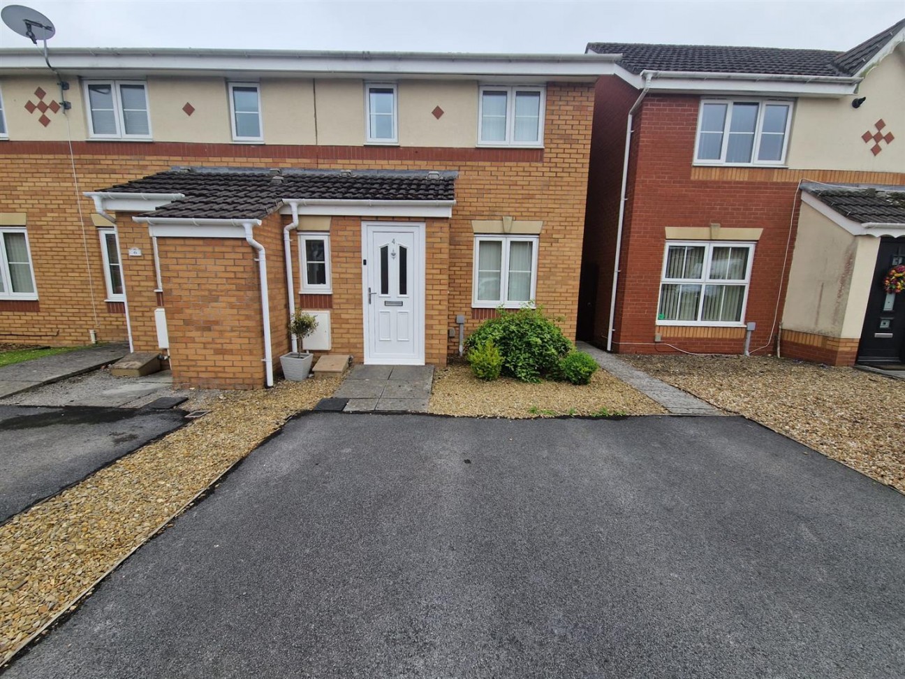 Llys Ael Y Bryn, Birchgrove