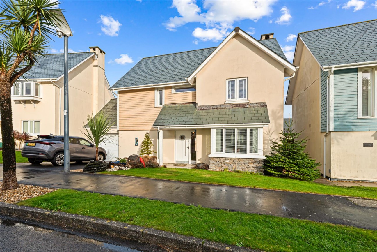 Pentre Nicklaus Village, Llanelli