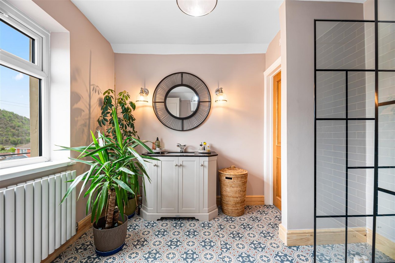 The Avenue, Pontypridd