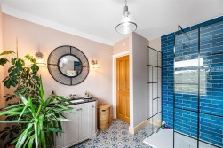 The Avenue, Pontypridd