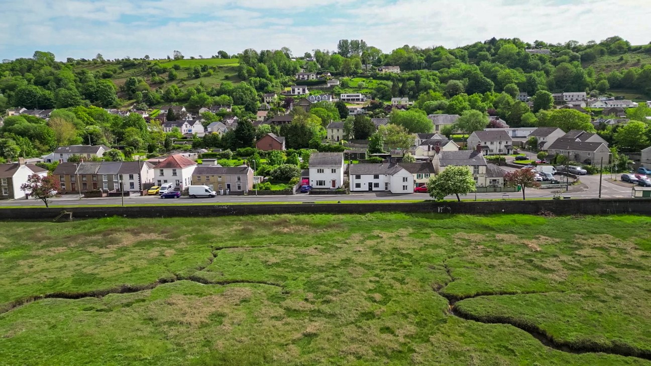 Beach Road, Penclawdd, Swansea