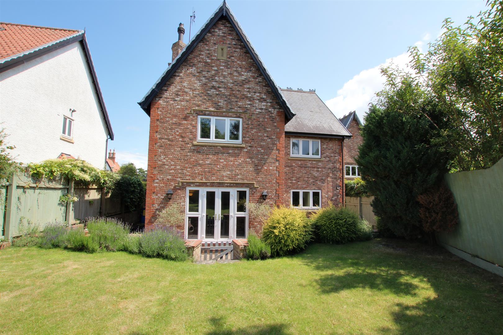 Manor Court, Westella