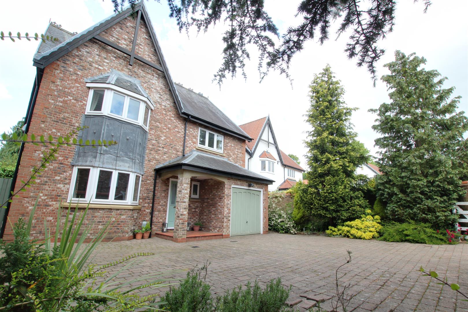 Manor Court, Westella