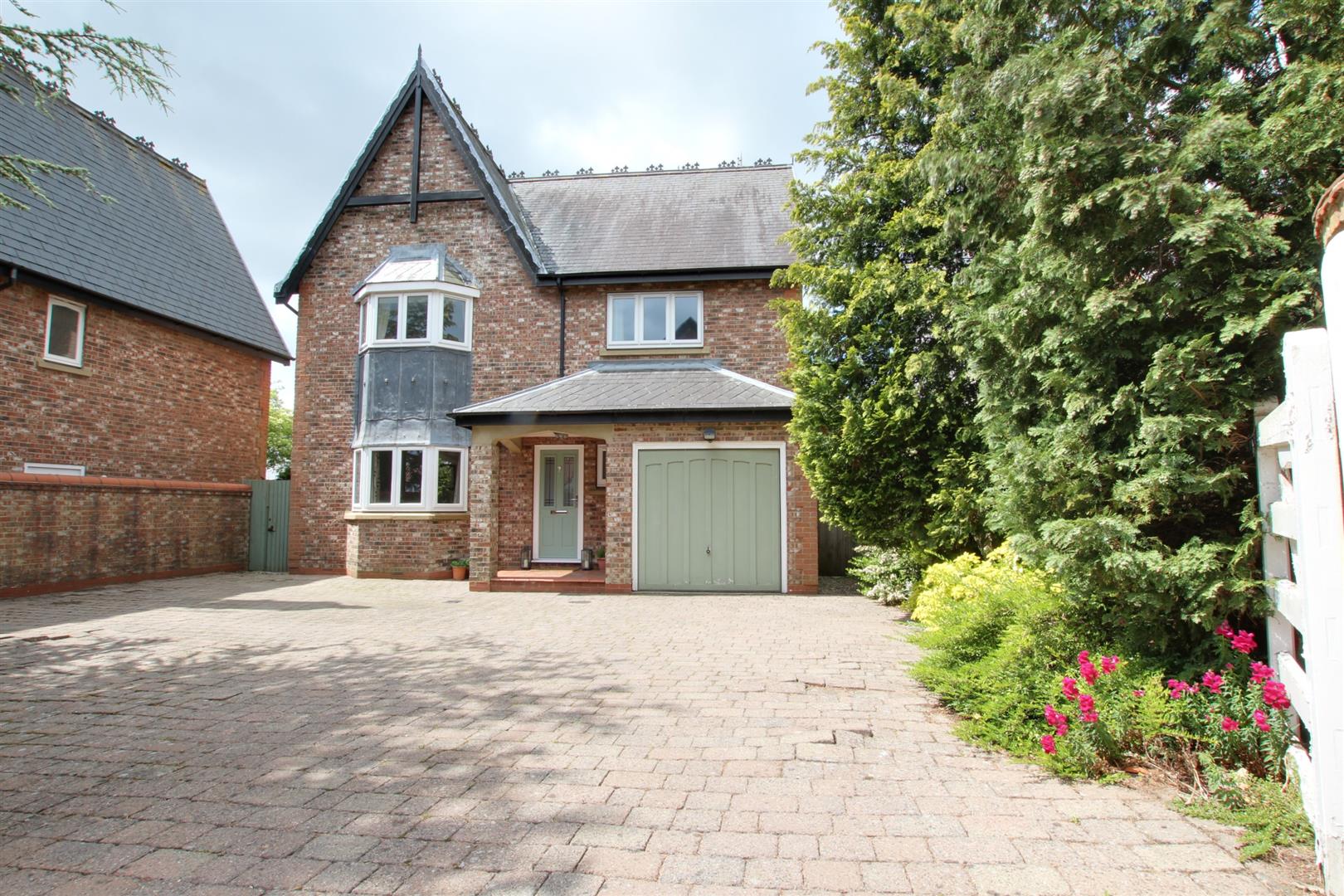 Manor Court, Westella