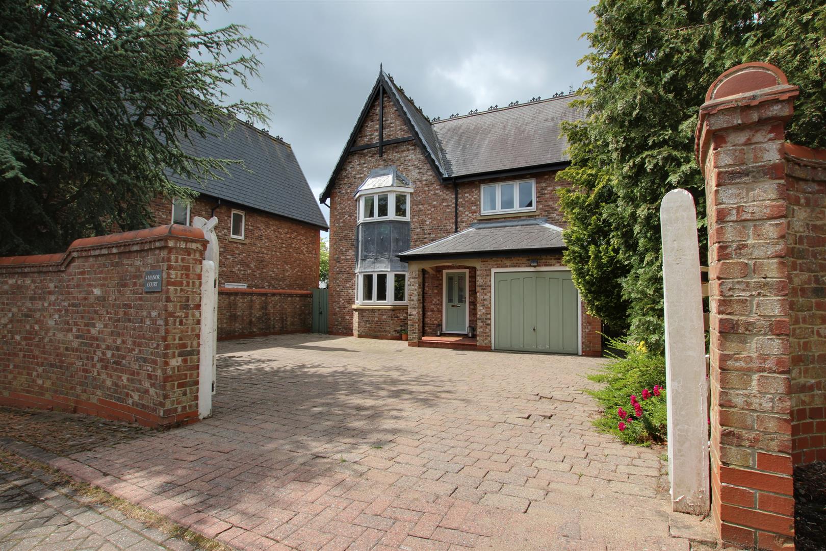 Manor Court, Westella