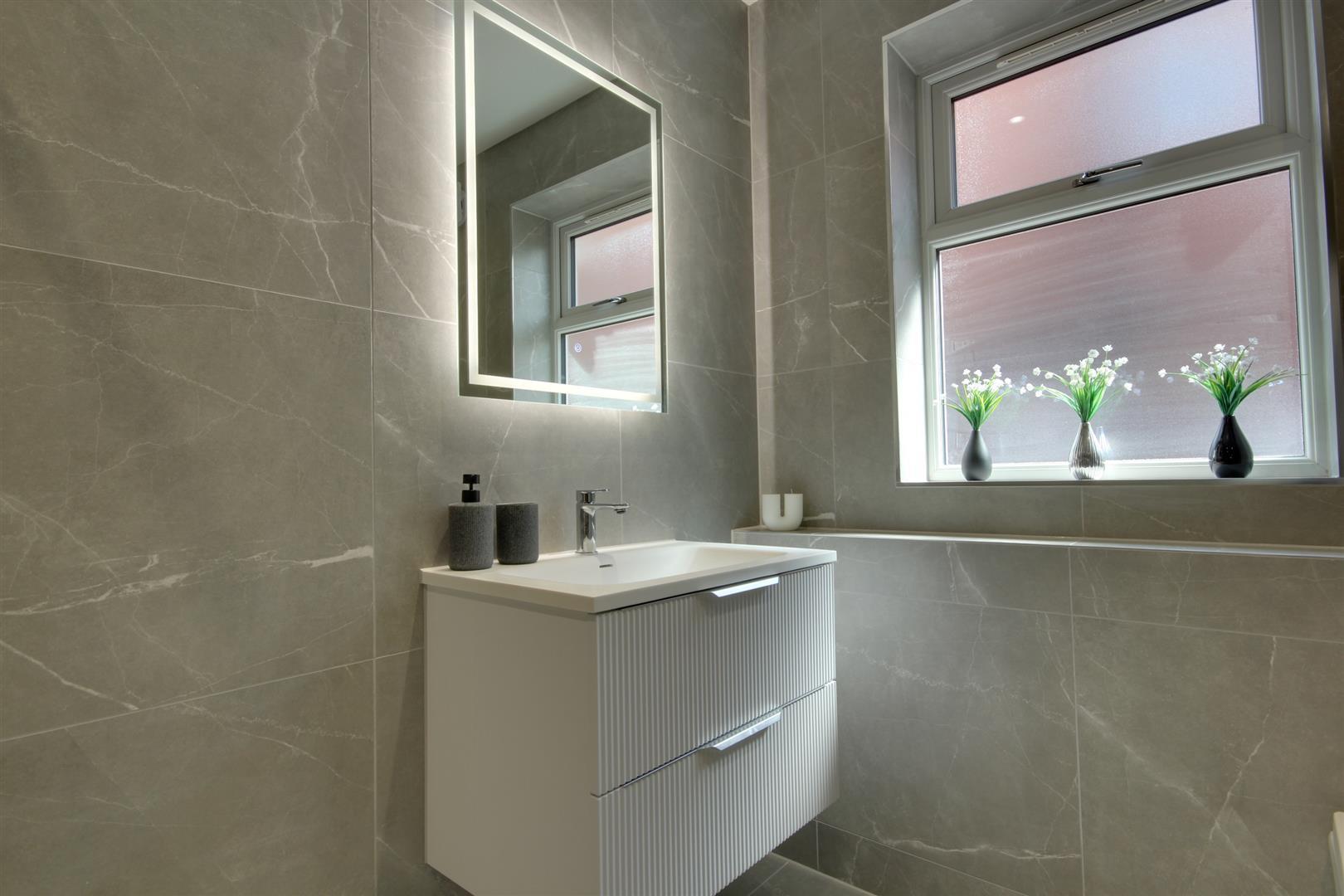 Tranby Avenue, Hessle