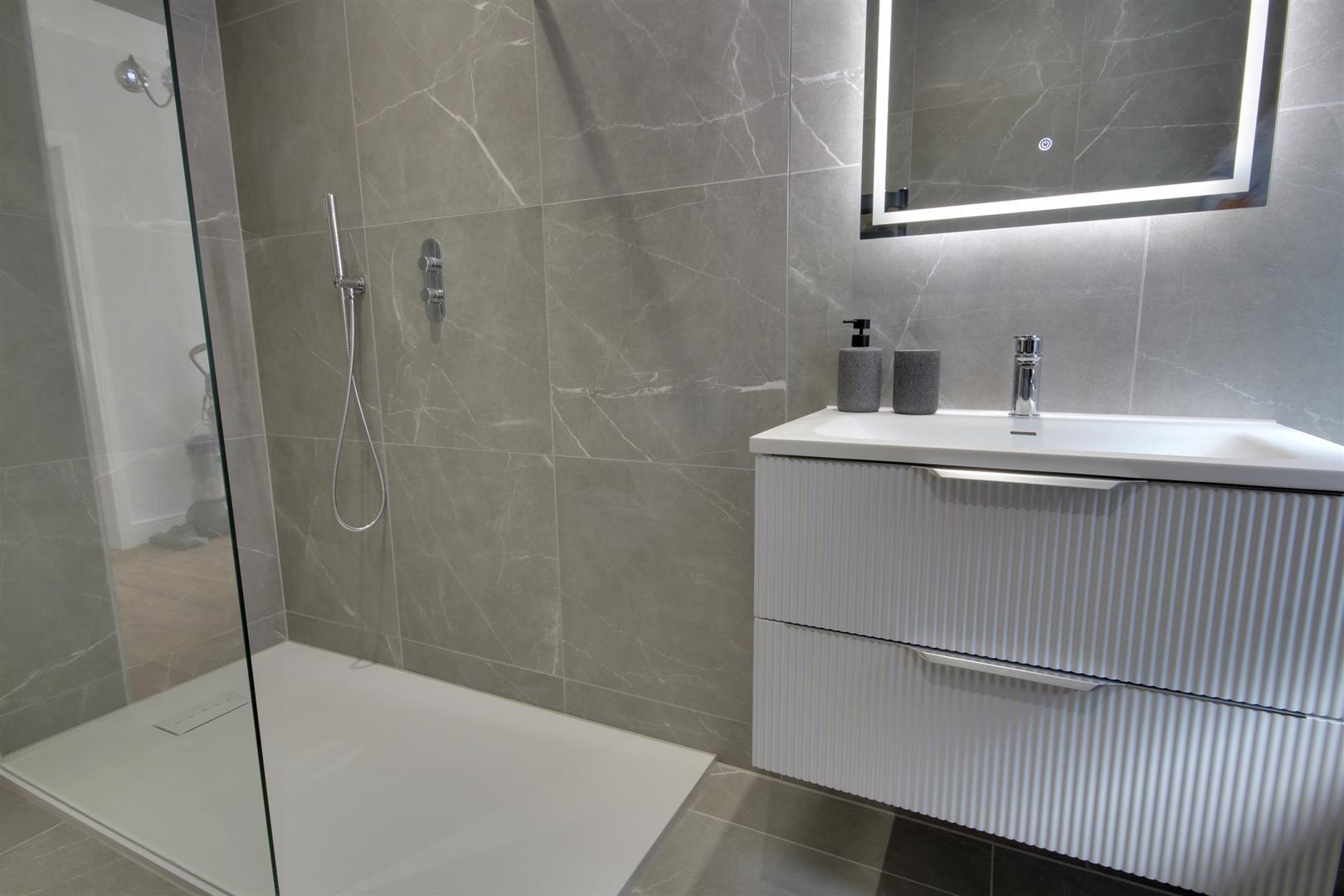 Tranby Avenue, Hessle