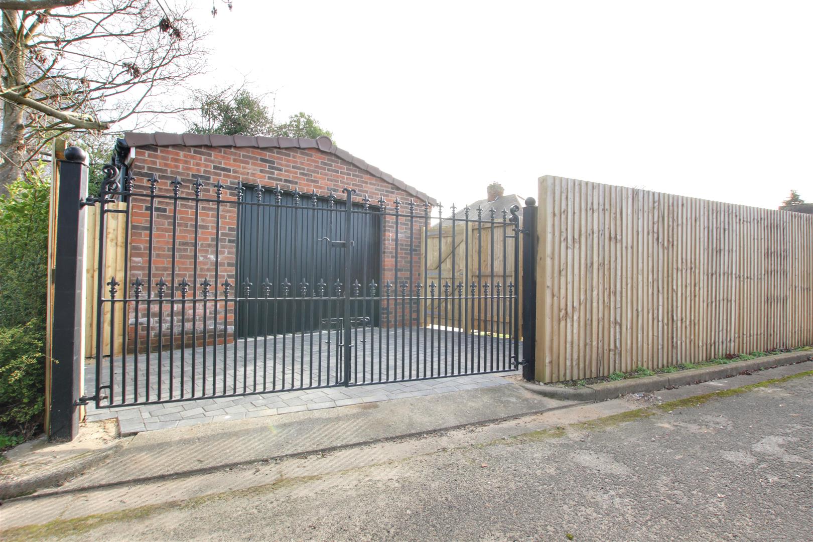 Tranby Avenue, Hessle