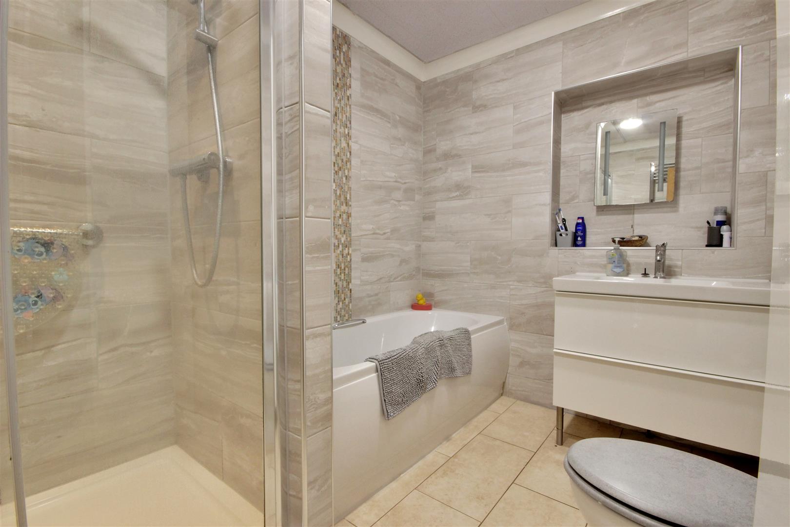 5 Miles Lane, Leconfield, Beverley, HU17 7NW