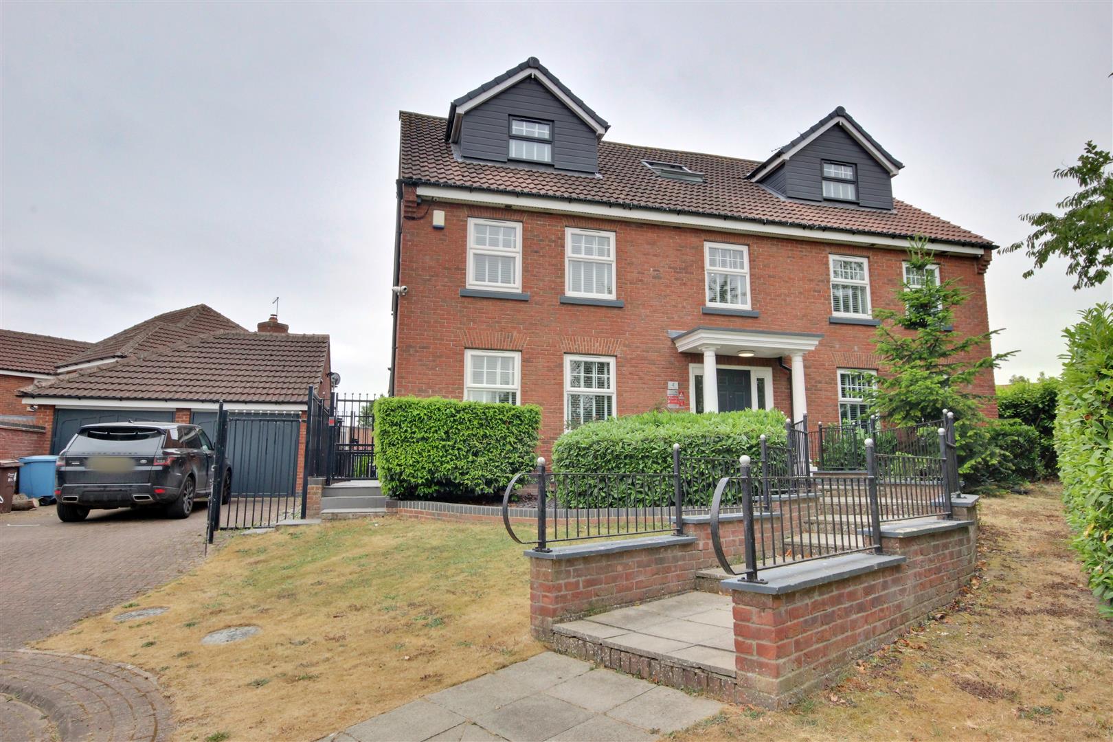 The Pines, Kingswood, Hull