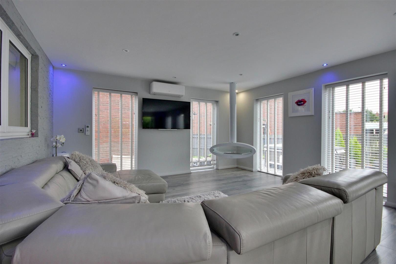 The Pines, Kingswood, Hull