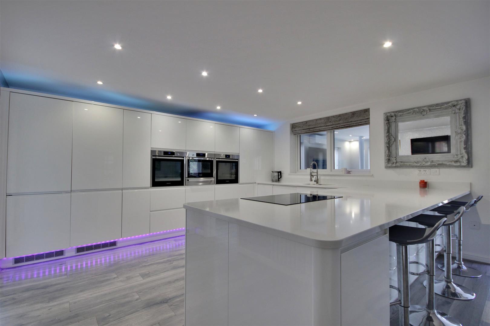 The Pines, Kingswood, Hull