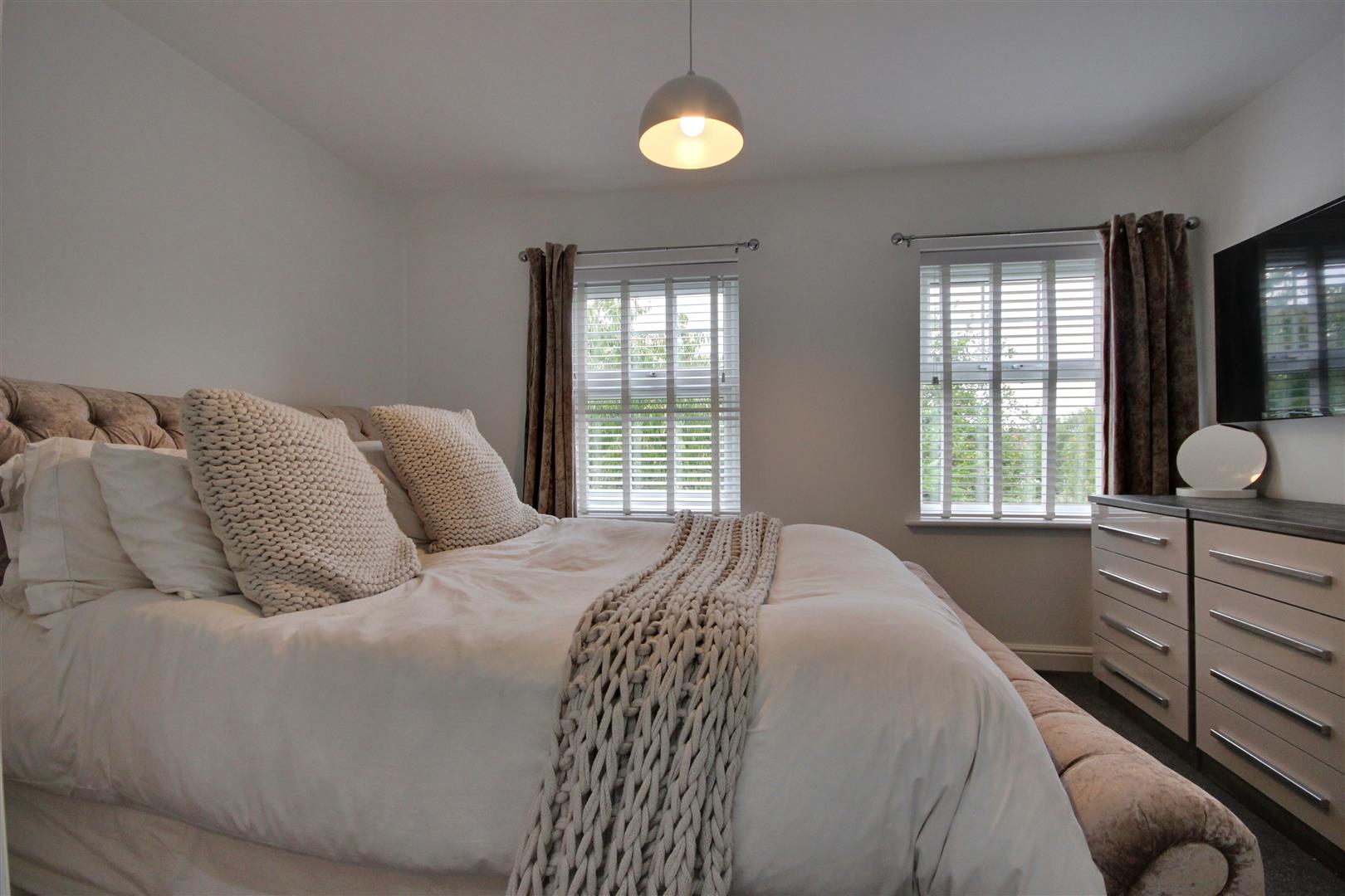 The Pines, Kingswood, Hull